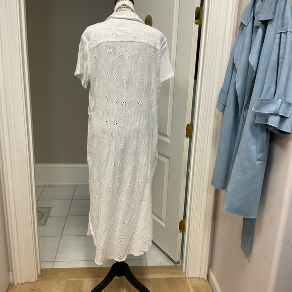 Dress with buttons and belt - Picture 3 of 5